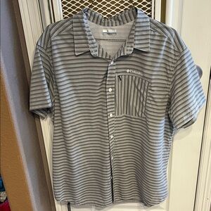 Columbia Gray Striped Short Sleeve Button-Up Shirt